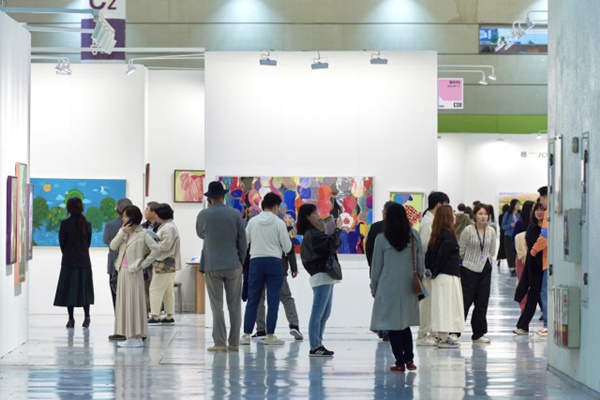 170 galleries at Galleries Art Fair  2026, Seoul, SOUTH KOREA - April 8 > 12, 2026, Seoul @galleriesartfair